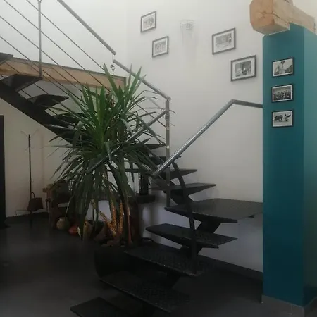 לינה וארוחת בוקר Maison Maupas Rouge